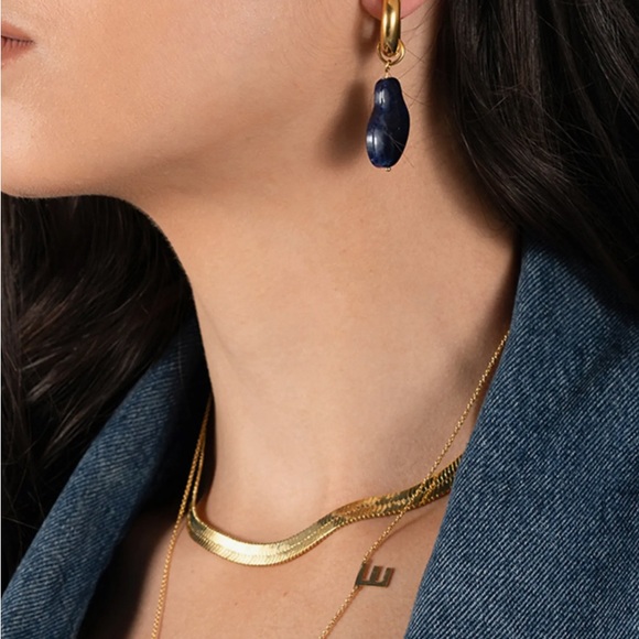 St. Moran Capri Natural Blue Sapphire Gold Huggie Earrings 225$ - Picture 4 of 7